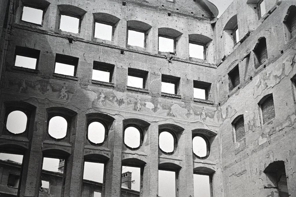 Rathaus, Goldener Saal, 1944 (Mai) - Fotograf: J. Eschenlohr, © Bayer. Landesamt für Denkmalpflege Bildarchiv, J. Eschenlohr