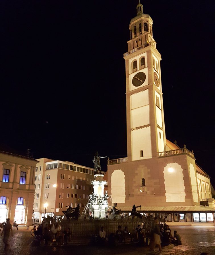 Perlachturm im nächtlichen Lichterglanz