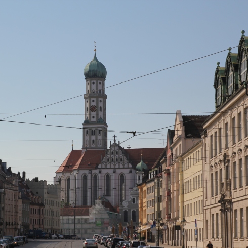 Basilika St. Ulrich und Afra ist die ehemalige Klosterkirche des Reichsklosters St. Ulrich und Afra